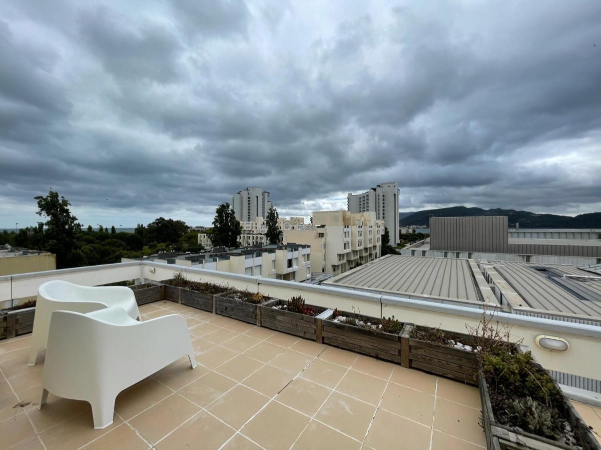 Beautiful Penthouse Apartment With Terrace - 4 Minute Walk To The Beach Троя Екстер'єр фото