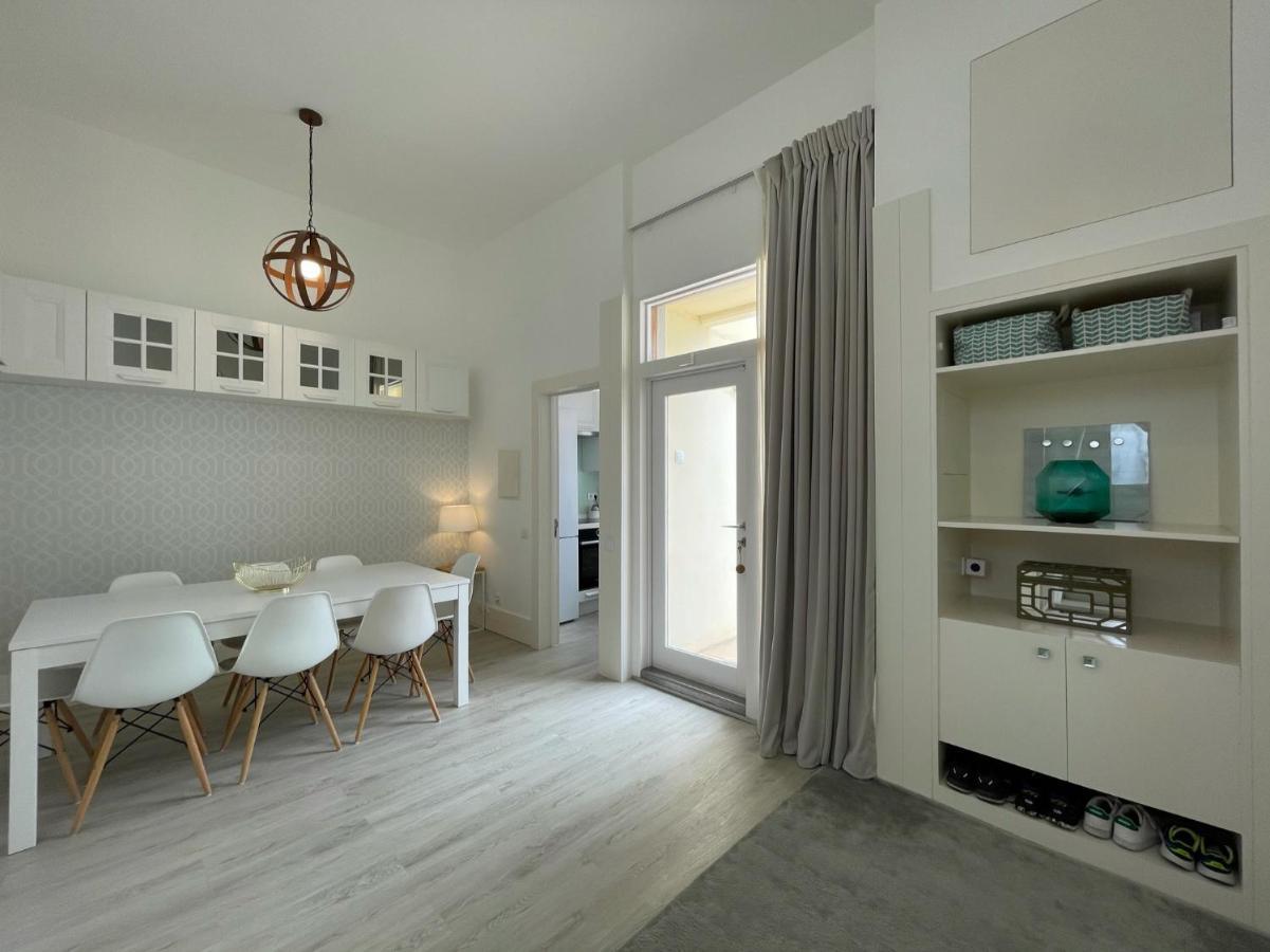 Beautiful Penthouse Apartment With Terrace - 4 Minute Walk To The Beach Троя Екстер'єр фото